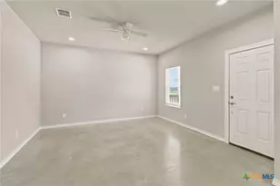 611 E Martindale St, Seguin, TX 78155 - Photo 6