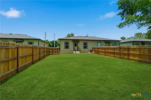 611 E Martindale St, Seguin, TX 78155 - Photo 14