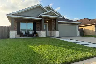 210 Cobble Stone Ct, Victoria, TX 77904 - Photo 2