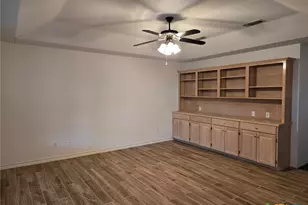 120 Gardenridge Dr, Seguin, TX 78155 - Photo 2