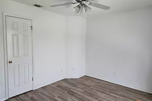 120 Gardenridge Dr, Seguin, TX 78155 - Photo 8