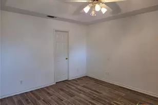 120 Gardenridge Dr, Seguin, TX 78155 - Photo 12