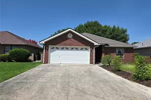 120 Gardenridge Dr, Seguin, TX 78155 - Photo 1