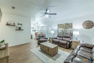302 Sealy Ct, Gatesville, TX 76528 - Photo 2