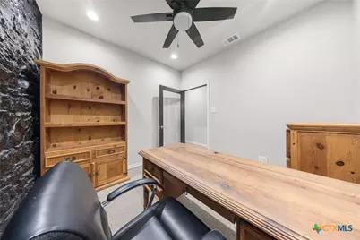 210 E Central Avenue #E, Belton, TX 76513 - Photo 6