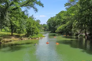 1033 Gruene Rd, New Braunfels, TX 78130 - Photo 4