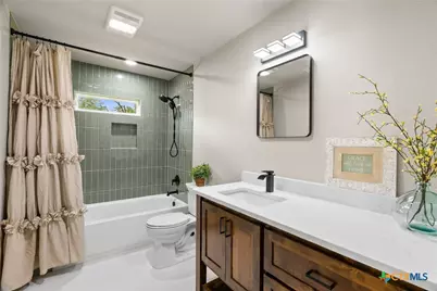 547 N Central Avenue, New Braunfels, TX 78130 - Photo 6