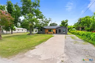 547 N Central Ave, New Braunfels, TX 78130 - Photo 2