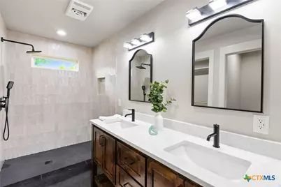 547 N Central Avenue, New Braunfels, TX 78130 - Photo 8