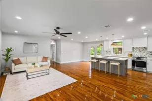 547 N Central Ave, New Braunfels, TX 78130 - Photo 6