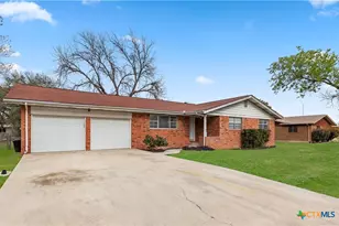 273 Meadow Ave, New Braunfels, TX 78130 - Photo 2