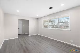 273 Meadow Ave, New Braunfels, TX 78130 - Photo 6