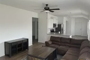 121 Rowdy Yates Wy, Jarrell, TX 76537 - Photo 4