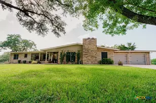 291 N Mesquite Dr, Victoria, TX 77905 - Photo 1
