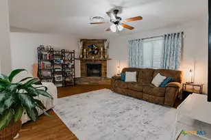 291 N Mesquite Dr, Victoria, TX 77905 - Photo 8