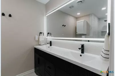 291 N Mesquite Drive, Victoria, TX 77905 - Photo 4