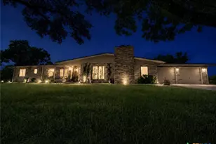 291 N Mesquite Dr, Victoria, TX 77905 - Photo 38