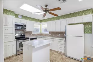 608 Rosewood Dr, Victoria, TX 77901 - Photo 2