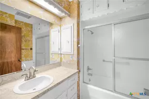 608 Rosewood Dr, Victoria, TX 77901 - Photo 14
