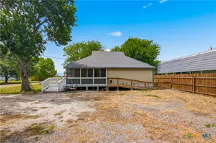 502 W Houston Ave, Seadrift, TX 77983 - Photo 18
