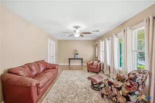 1019 E Gonzales St, Yoakum, TX 77995 - Photo 6