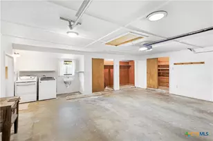 1019 E Gonzales St, Yoakum, TX 77995 - Photo 28