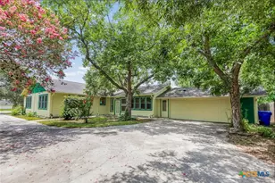 1019 E Gonzales St, Yoakum, TX 77995 - Photo 32