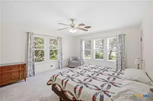 1019 E Gonzales St, Yoakum, TX 77995 - Photo 10