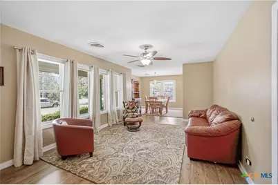 1019 E Gonzales Street, Yoakum, TX 77995 - Photo 4