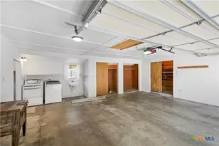 1019 E Gonzales St, Yoakum, TX 77995 - Photo 30