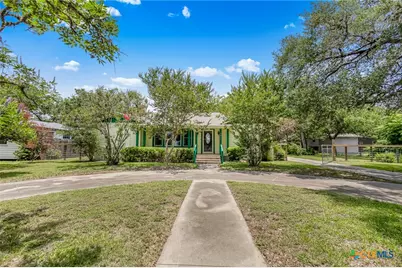 1019 E Gonzales Street, Yoakum, TX 77995 - Photo 1
