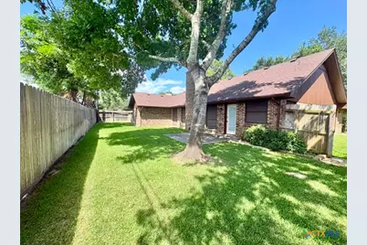 304 Windy Way Drive, Victoria, TX 77904 - Photo 4
