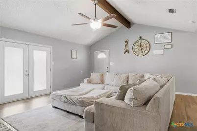 217 Versailles Street, Victoria, TX 77904 - Photo 4