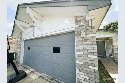 217 Versailles Street, Victoria, TX 77904 - Photo 32