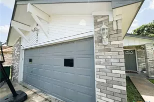 217 Versailles St, Victoria, TX 77904 - Photo 32