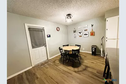 217 Versailles Street, Victoria, TX 77904 - Photo 6