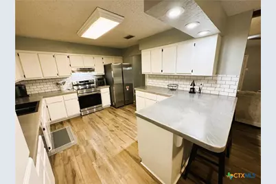 217 Versailles Street, Victoria, TX 77904 - Photo 12