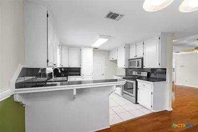 308 Green Gable Drive, Victoria, TX 77904 - Photo 8