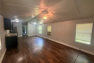 410 W North St, Kyle, TX 78640 - Photo 2