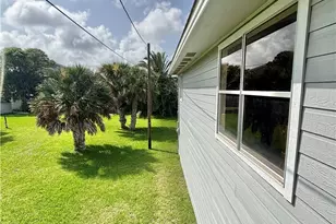 106 W Olive Ave, Port O'Connor, TX 77982 - Photo 36