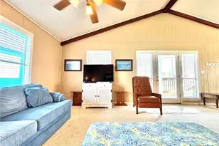 106 W Olive Ave, Port O'Connor, TX 77982 - Photo 4