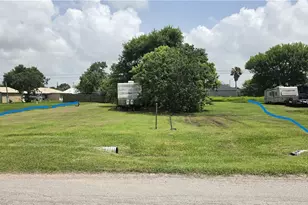 711-717 W Broadway Ave, Seadrift, TX 77983 - Photo 1