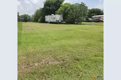 711-717 W Broadway Avenue, Seadrift, TX 77983 - Photo 4