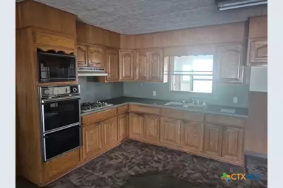 404 Svoboda Street, Yoakum, TX 77995 - Photo 8