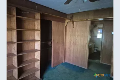404 Svoboda Street, Yoakum, TX 77995 - Photo 20