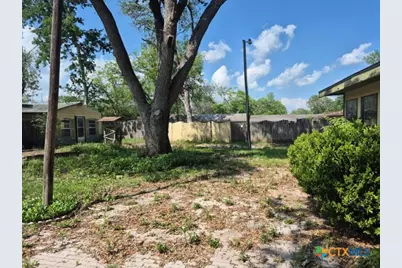 404 Svoboda Street, Yoakum, TX 77995 - Photo 4