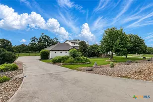1424 Decanter Dr, New Braunfels, TX 78132 - Photo 2