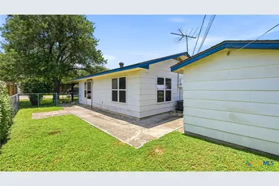 415 Pecan Row, New Braunfels, TX 78132 - Photo 8