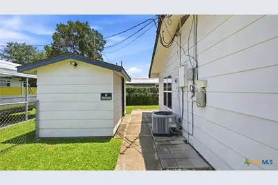 415 Pecan Row, New Braunfels, TX 78132 - Photo 6