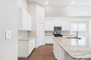 520 Academy Oaks Dr, San Marcos, TX 78666 - Photo 8